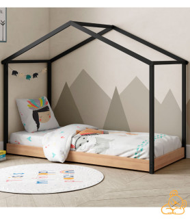 Cama en forma de cabaña modelo Montessori.